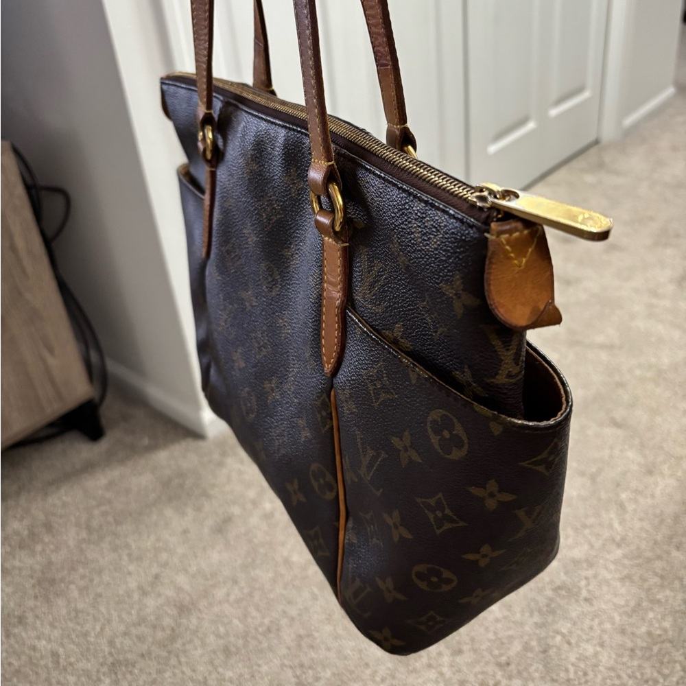 Authentic Louis Vuitton Totally PM 2009 - Picture 3 of 16